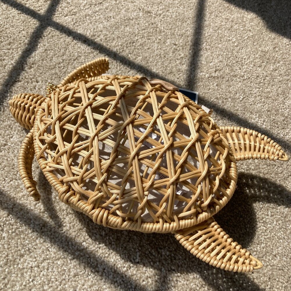 Tommy Bahama Rattan Turtle Bag